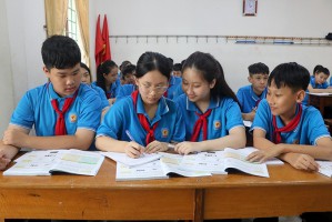 Phê duyệt danh mục sách giáo khoa các lớp 5, 9, 12 ở Hà Tĩnh từ năm học 2024 - 2025